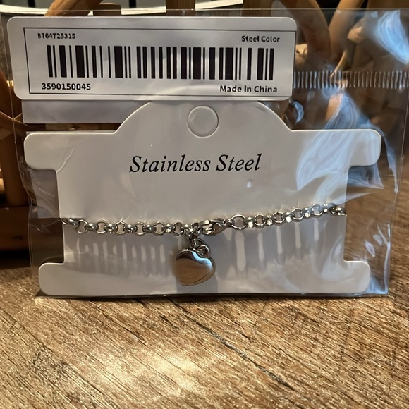 Heart Charm Bracelet (New) - Picture 7 of 7